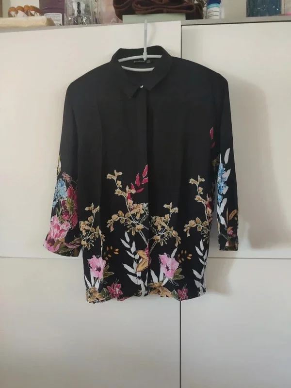 Stradivarius Chemise chemisier noir fleuri S